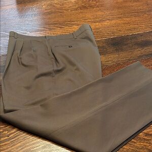 Haggar. Men's Brown Pants w front pleat 38-32